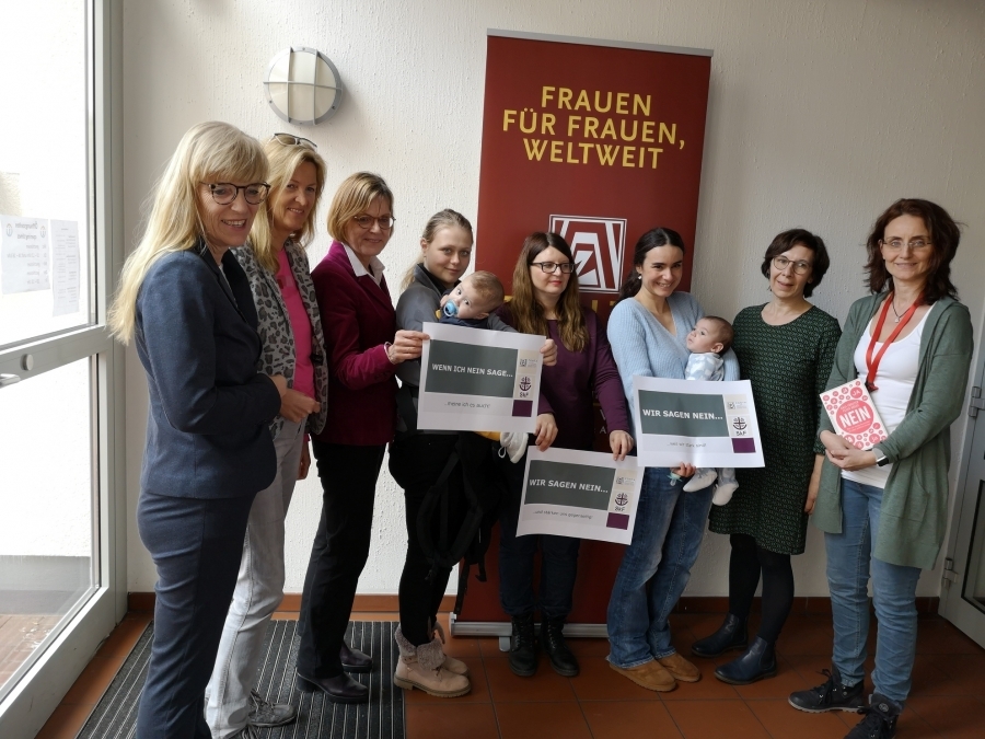 Brigitte Wolfs, Präsidentin des Zonta Clubs Dortmund Phoenix, und Susanne Smolén,  Geschäftsführerin SkF Hörde e. V.,  Marion Künemund und Sabine Müller (Zonta Club Dortmund Phoenix)